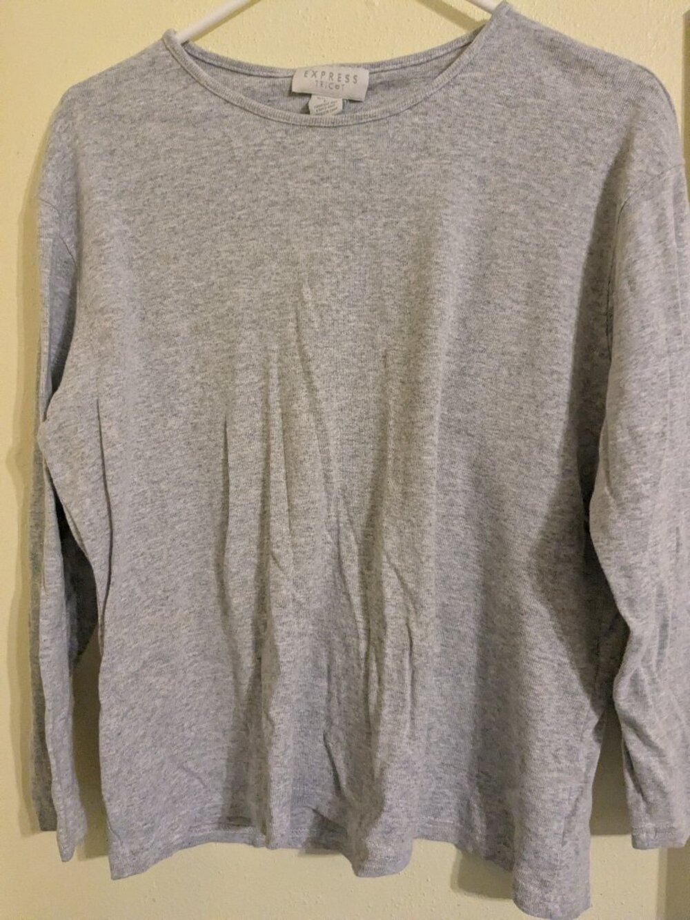 Long sleeve gray T-shirt.